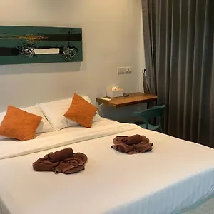 https://baan-laantalanta.koh-lantahotels.net